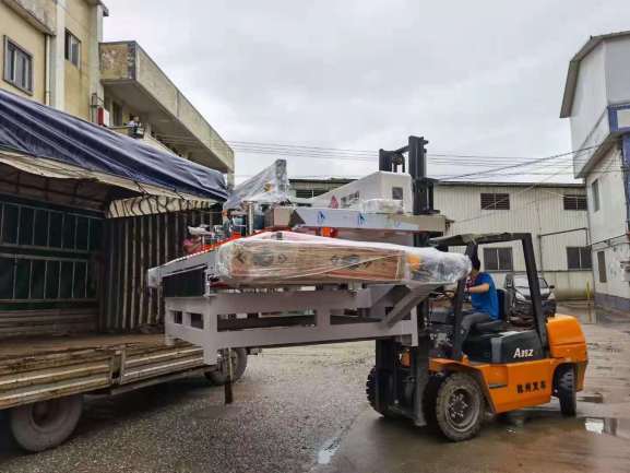 全自動2400型巖板數(shù)控三刀切割機